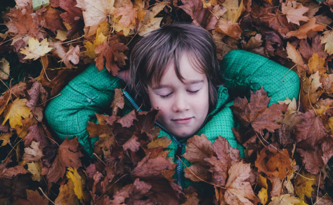Günstige Herbstaktivitäten für die Freizeit mit Kindern